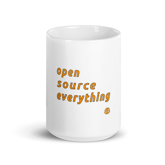 Weiß glänzender Becher „OS everything“