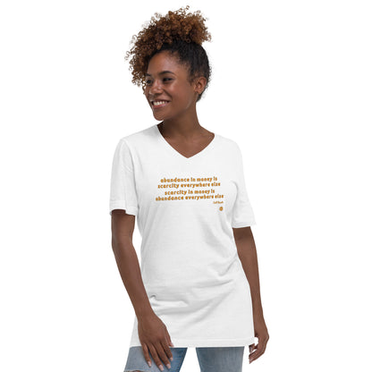 Unisex Kurzarm-T-Shirt mit V-Ausschnitt „Abundance_booth“