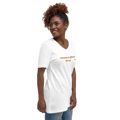 Unisex Kurzarm-T-Shirt mit V-Ausschnitt „Different“